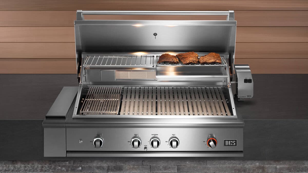 36" Series 9 Grill, Rotisserie and Charcoal, LPG thumbnail 3